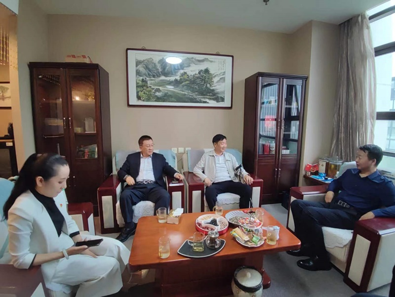 岳氏集團岳平安董事長到霧化大健康產業(yè)集團考察交流