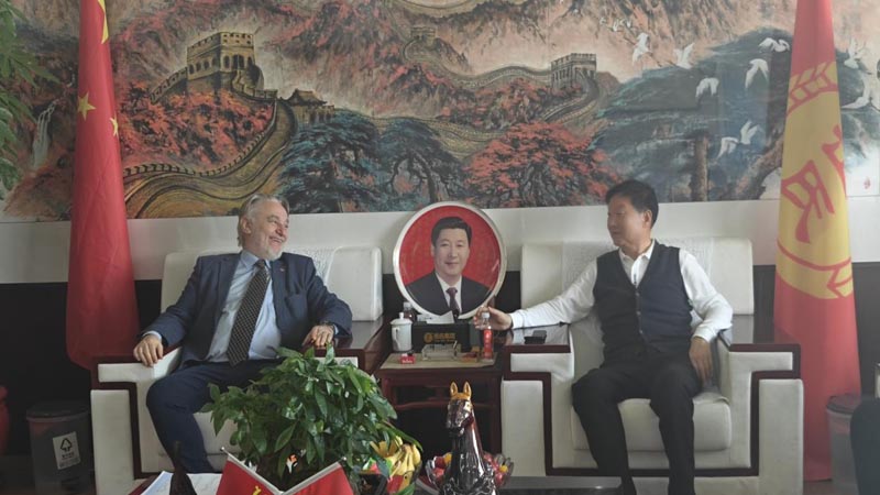 聚焦雙邊貿易發(fā)展  共探企業(yè)合作新機遇 ——北馬其頓大使攜企業(yè)代表蒞臨岳氏集團